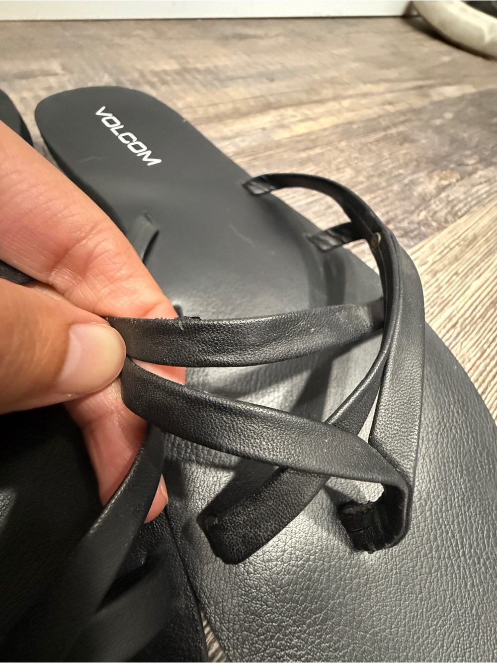 Volcom Flip Flops - Picture 4 of 7